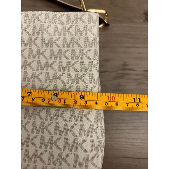 Michael Kors Trisha Medium Logo Crossbody Bag EUC - Picture 9 of 16